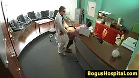 Elodie - Cô hầu gái  ...