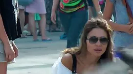 Hướng mắt xuống, phi ...