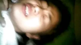 Cô gái xấu một mình  ...