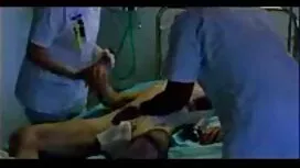 Anh ấy chơi với mông ...