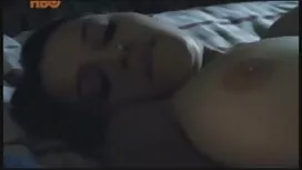 4. Cô gái thoải mái  ...